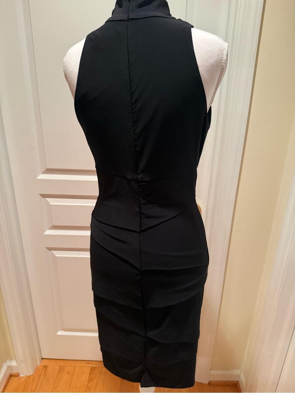 WHBM instantly Slimming Black Sleeveless Mini Dress with Keyhole Neck, Zipper - Picture 9 of 14